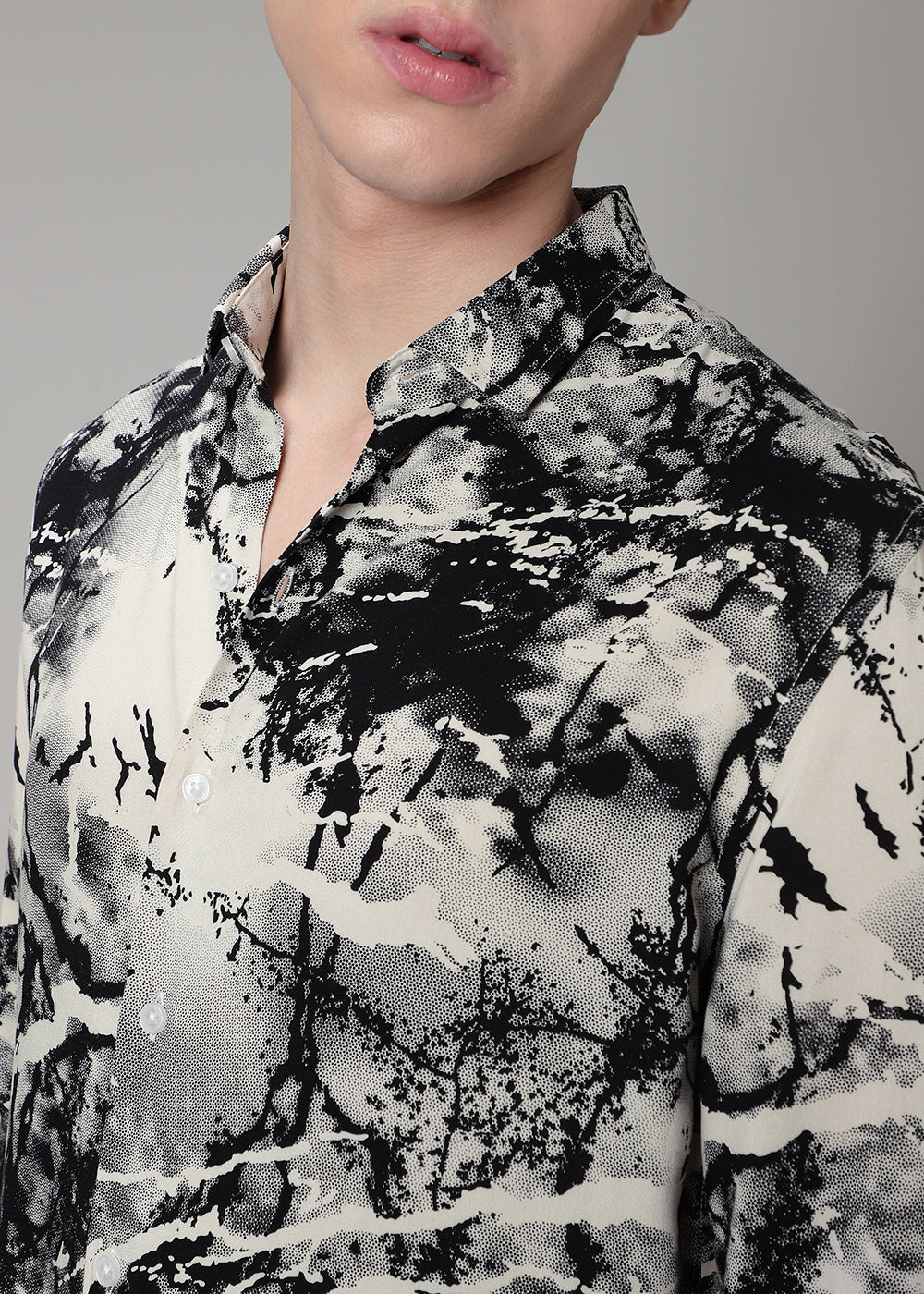 Monochromatic Pattern Feather Shirt