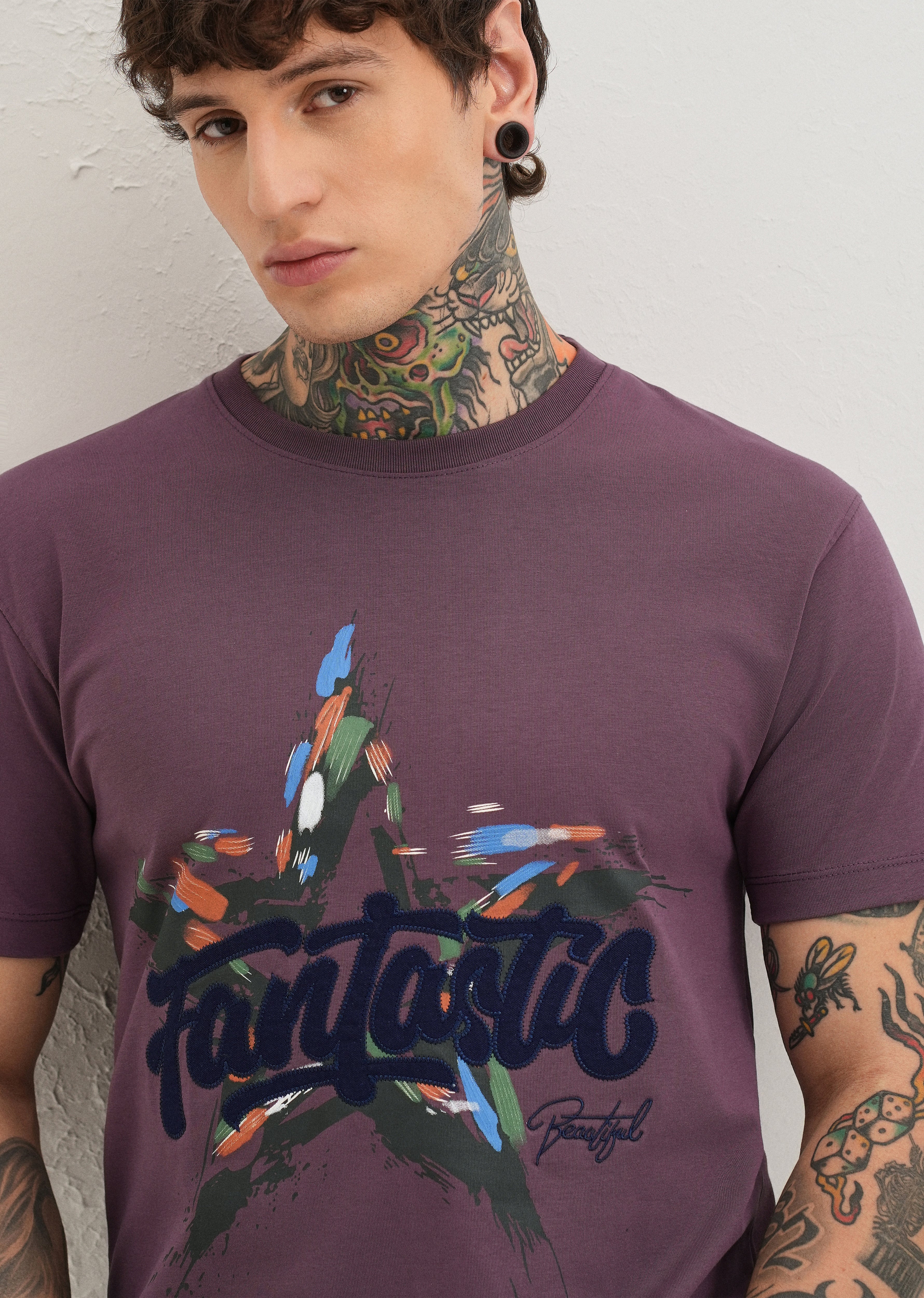 Violet Graphic Print Embroidery T-shirt