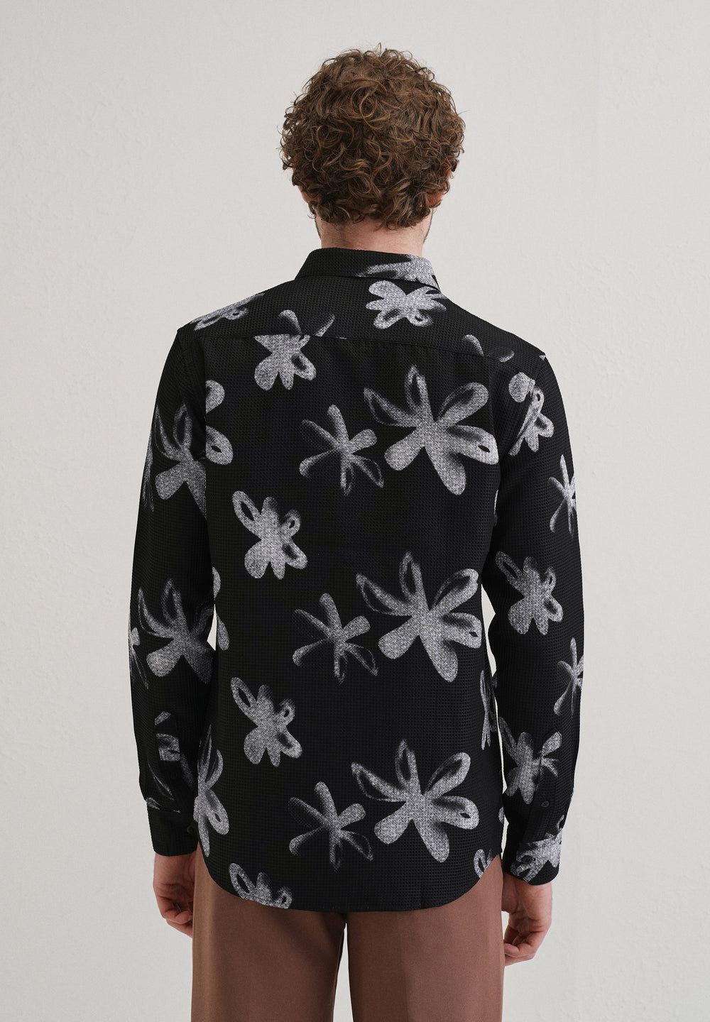 Twig Flower Waffle Dobby Black Shirt