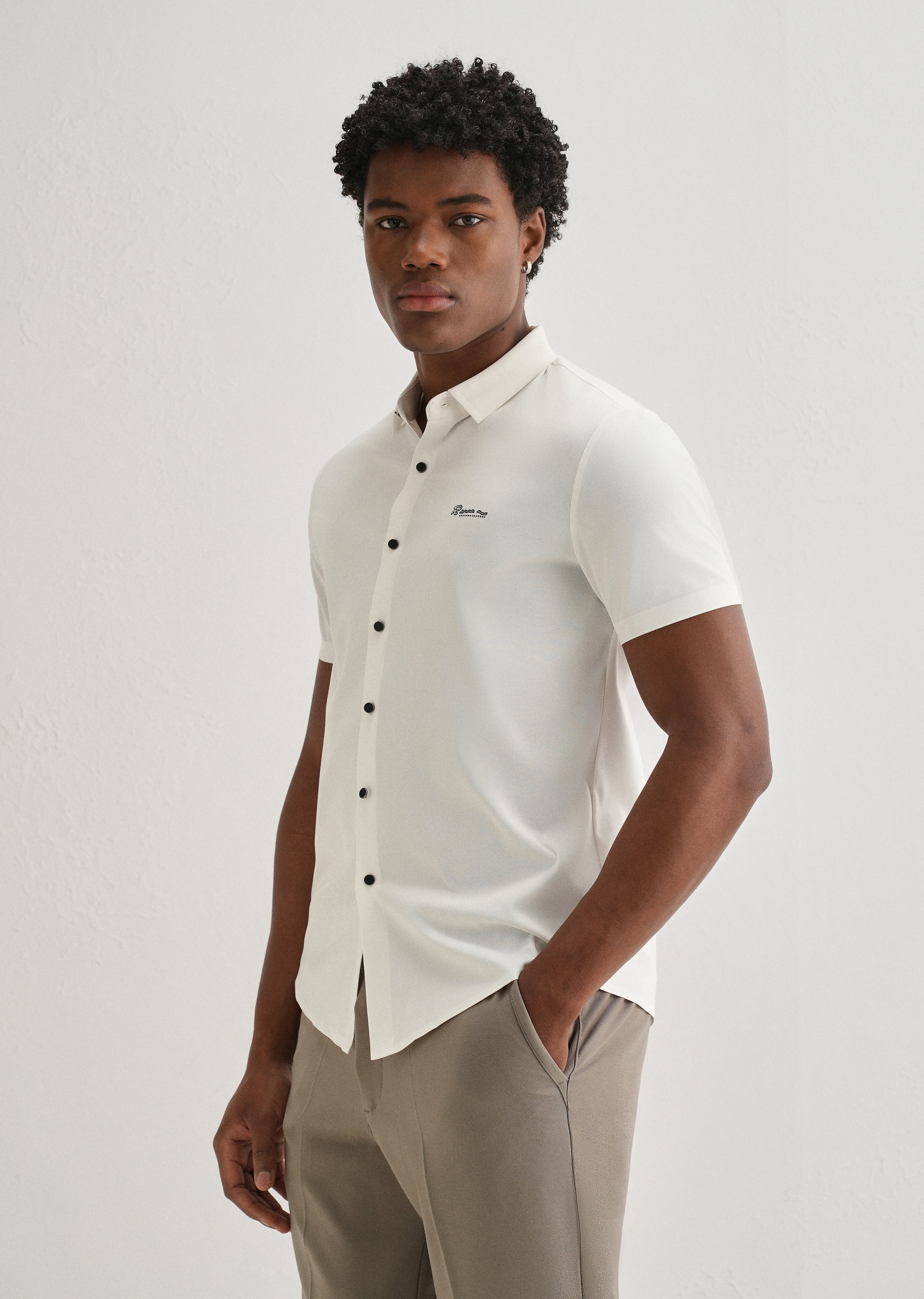 White Stitchless Half Sleeve Shirt